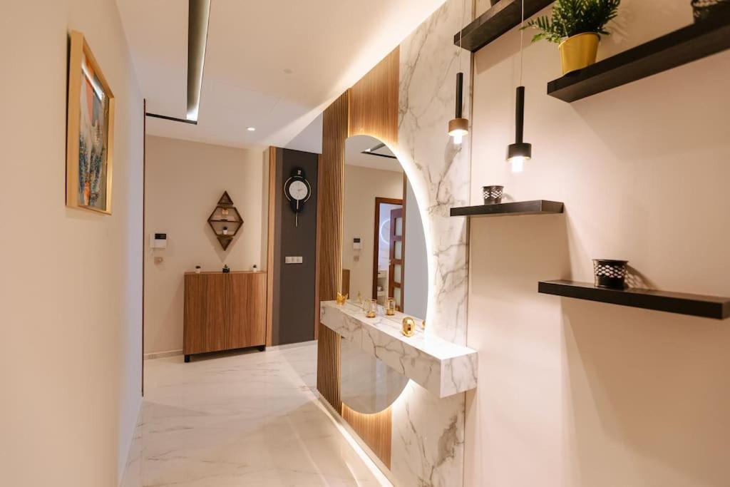 Confort Royal Et Luxueux A Cote De Marina Apartamento Tânger